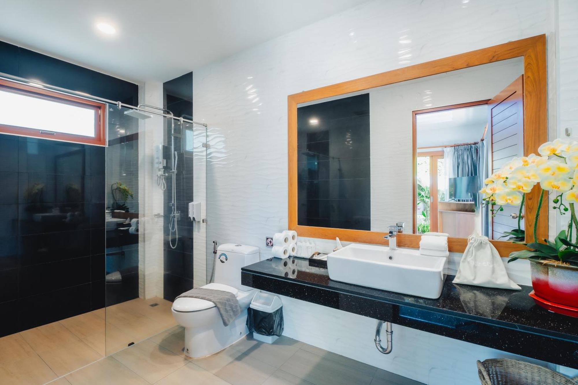 Bangtao Boutique Villa Банг Тао Бийч Екстериор снимка