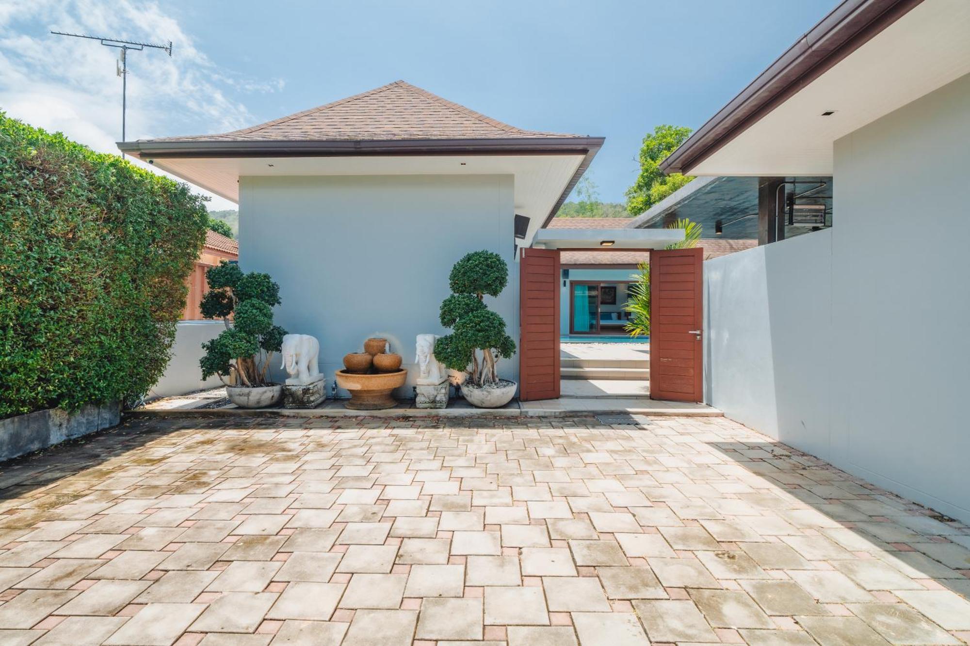 Bangtao Boutique Villa Банг Тао Бийч Екстериор снимка