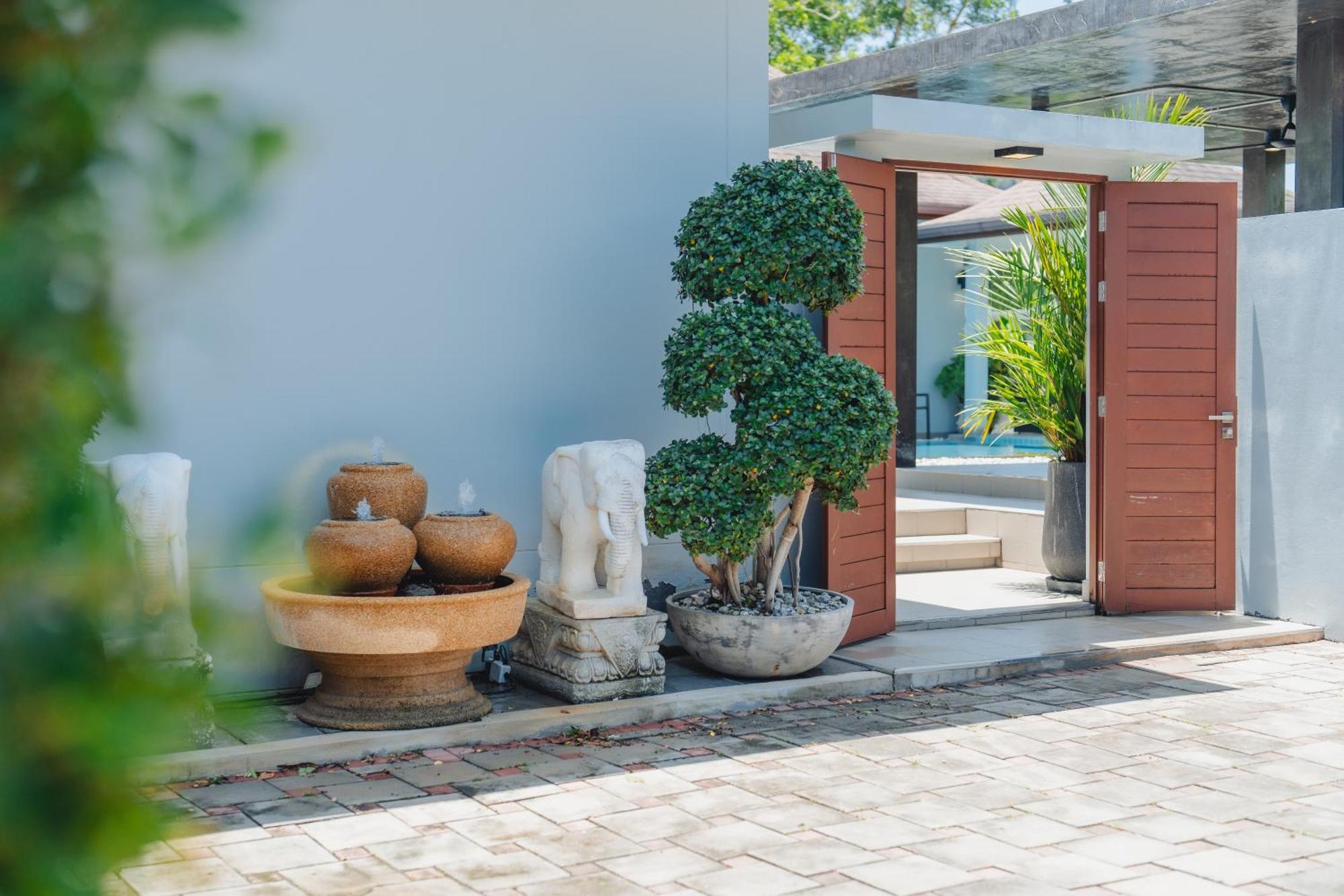 Bangtao Boutique Villa Банг Тао Бийч Екстериор снимка